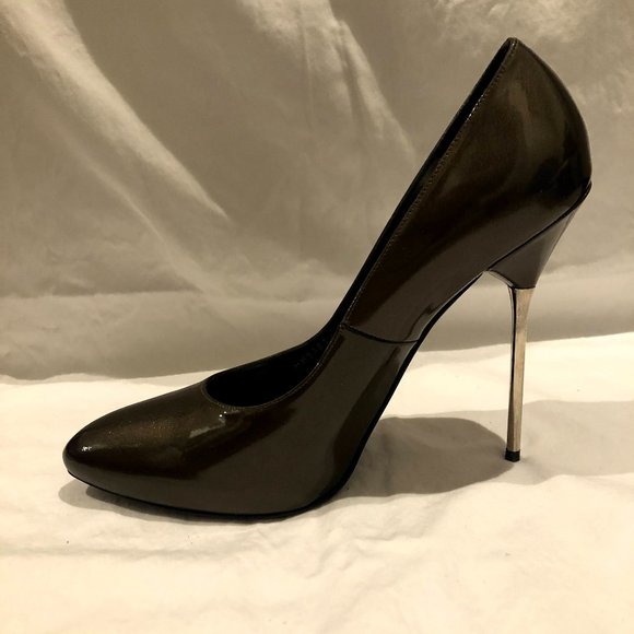 Stuart Weitzman Dagger Pumps in Iron Quasa - Picture 3 of 7